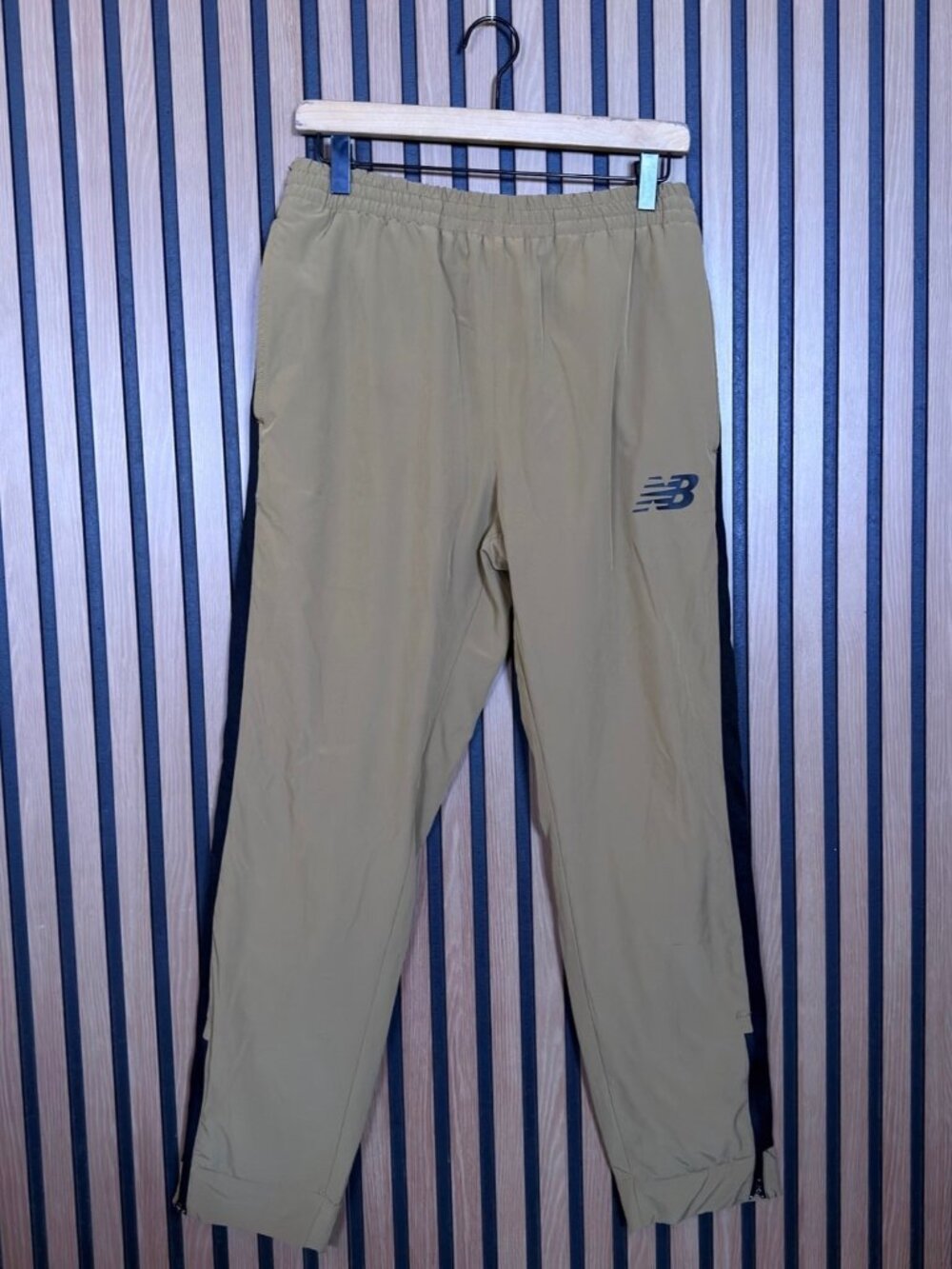 New Balance Sweatpants Medium x 28 Mens Brown Beige Black Lined Stretch Waist